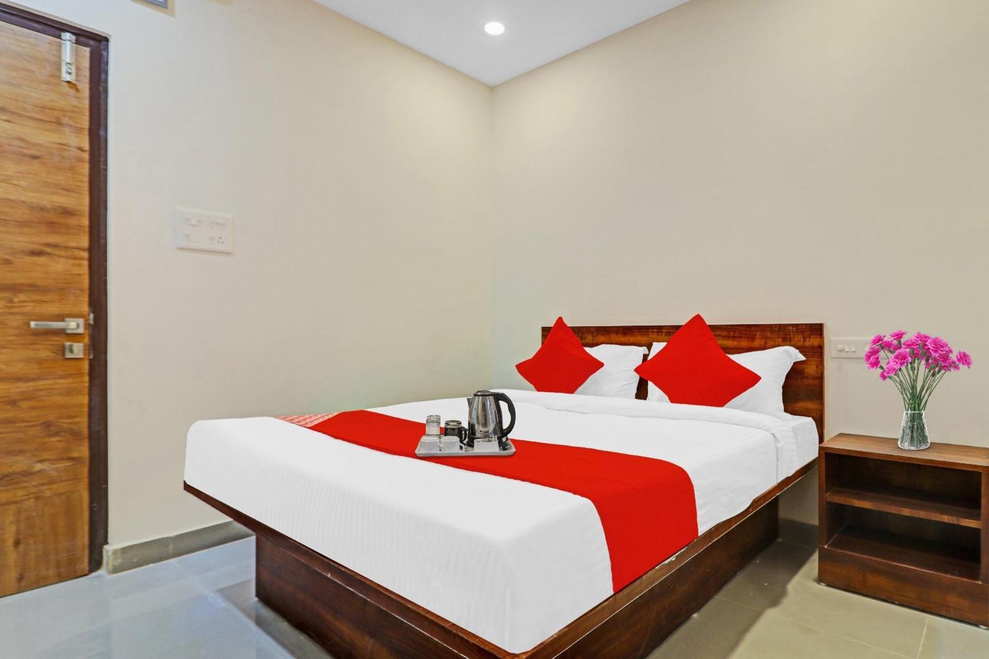 Hotel O Night Eye Hyderabad Esterno foto