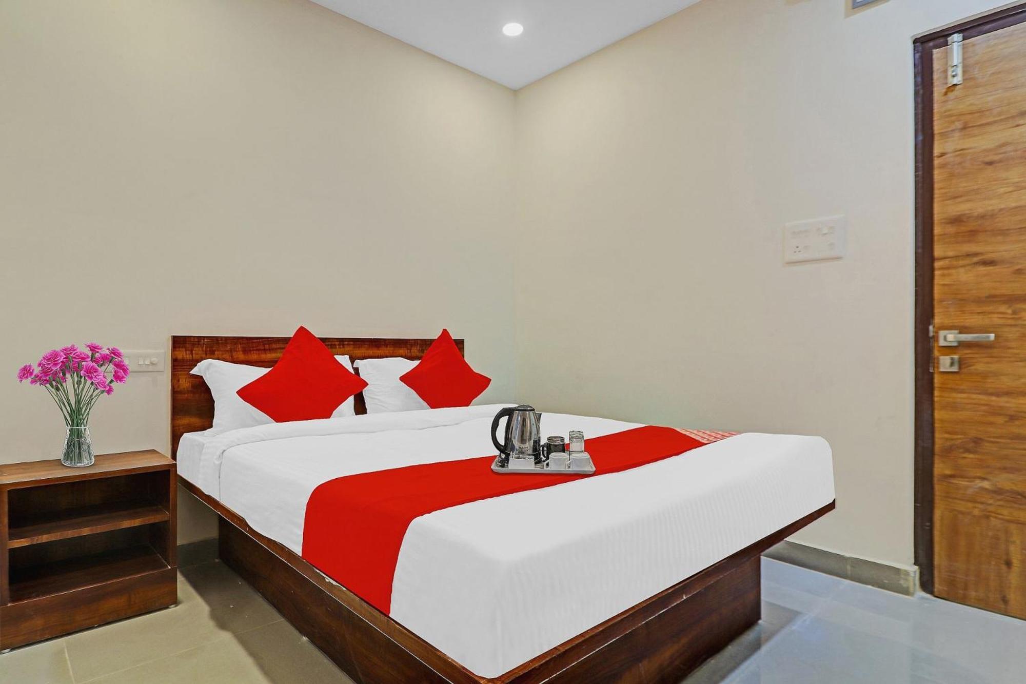 Hotel O Night Eye Hyderabad Esterno foto