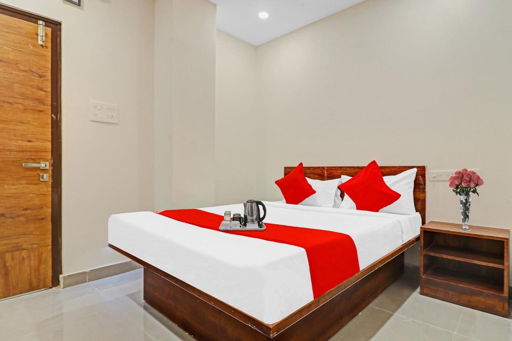 Hotel O Night Eye Hyderabad Esterno foto