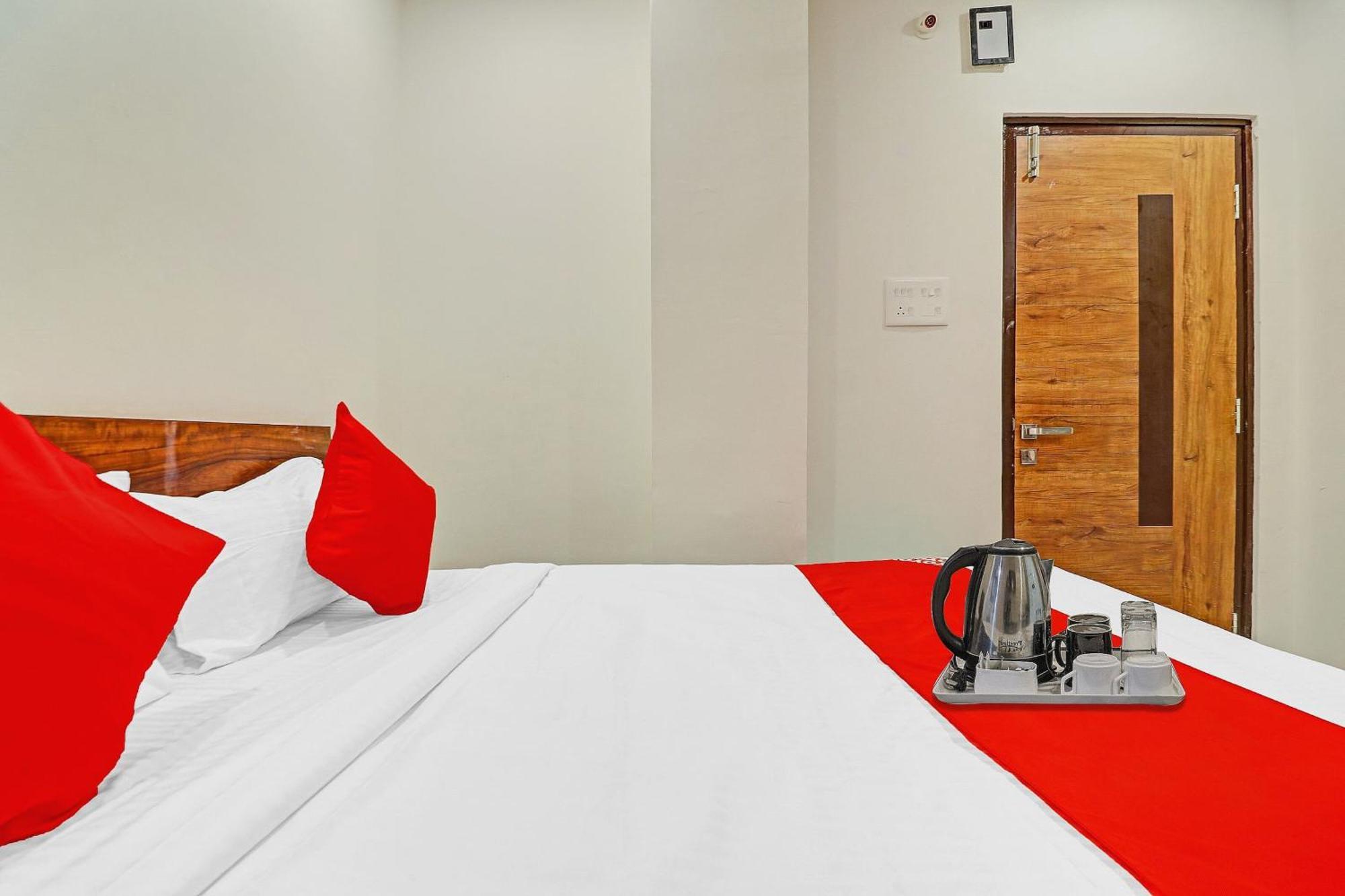 Hotel O Night Eye Hyderabad Esterno foto